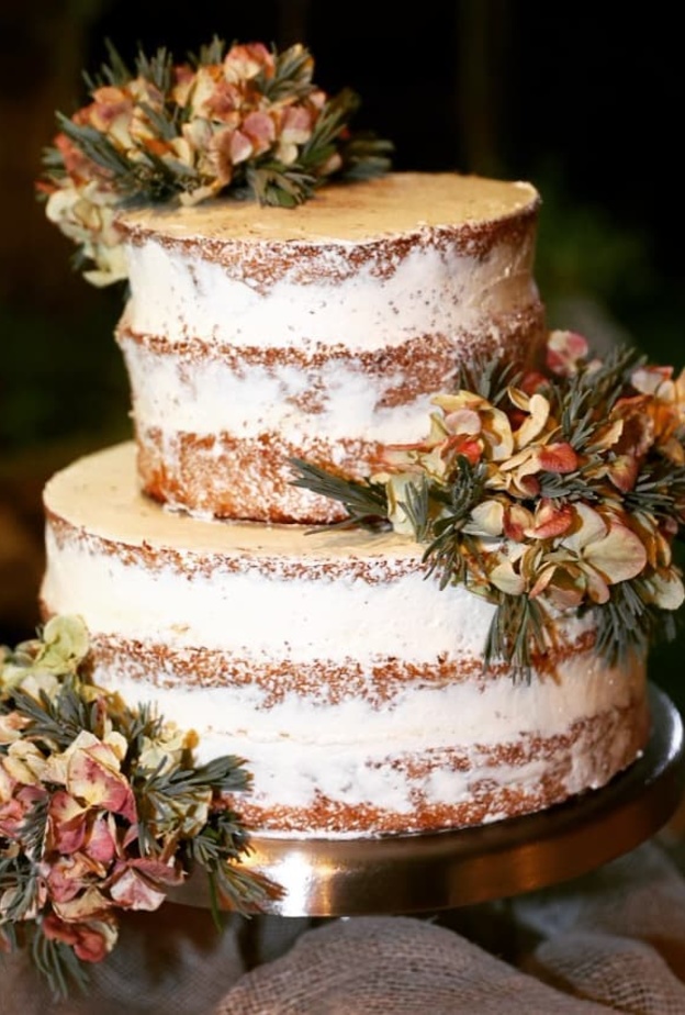 كعكات زفاف مناسبة لحفلات الخريف 2021