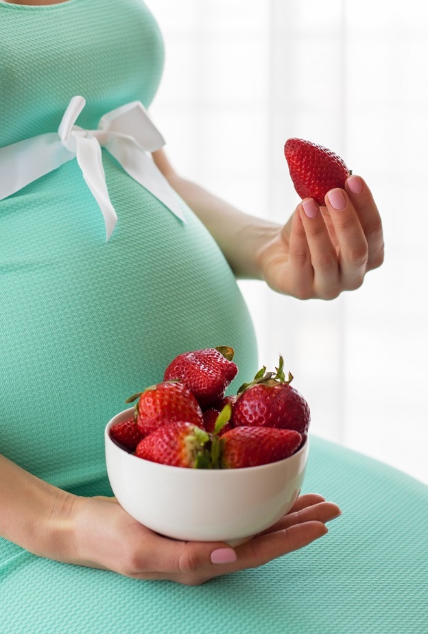 ما هي فوائد الفراولة للحامل وهل هي آمنة على الجنين
