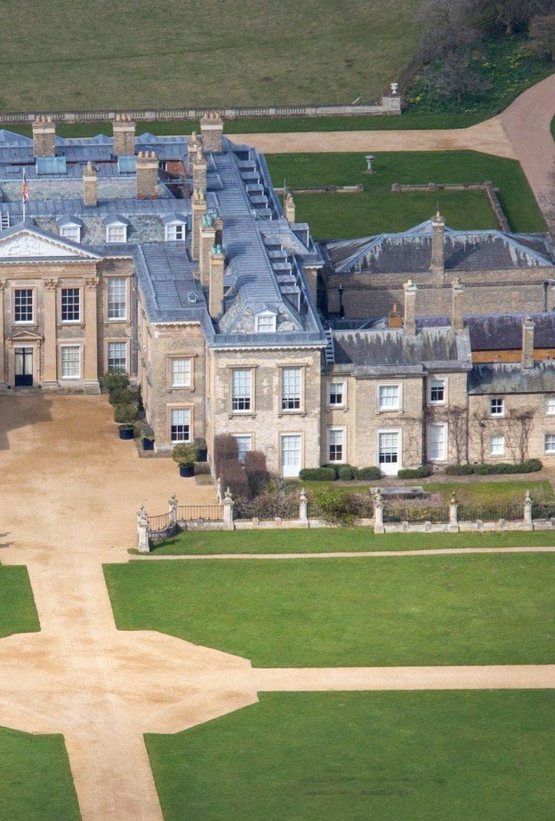 مالك منزل ألثورب حاليا هو تشارلز سبنسر Charles Spencer