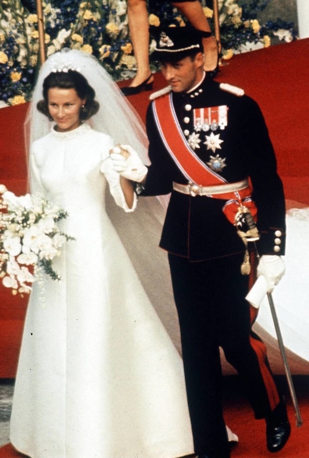 من هي العروس الملكية التي إرتدت فستان زفاف من متجر عادي؟