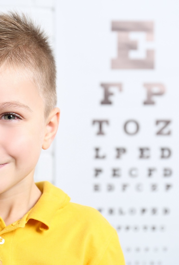 نصائح طبية للعناية بصحة عيون الأطفال