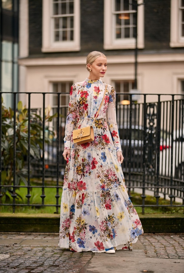 نصائح لتنسيق الفساتين المشجرة بالورود من وحي الستريت ستايل