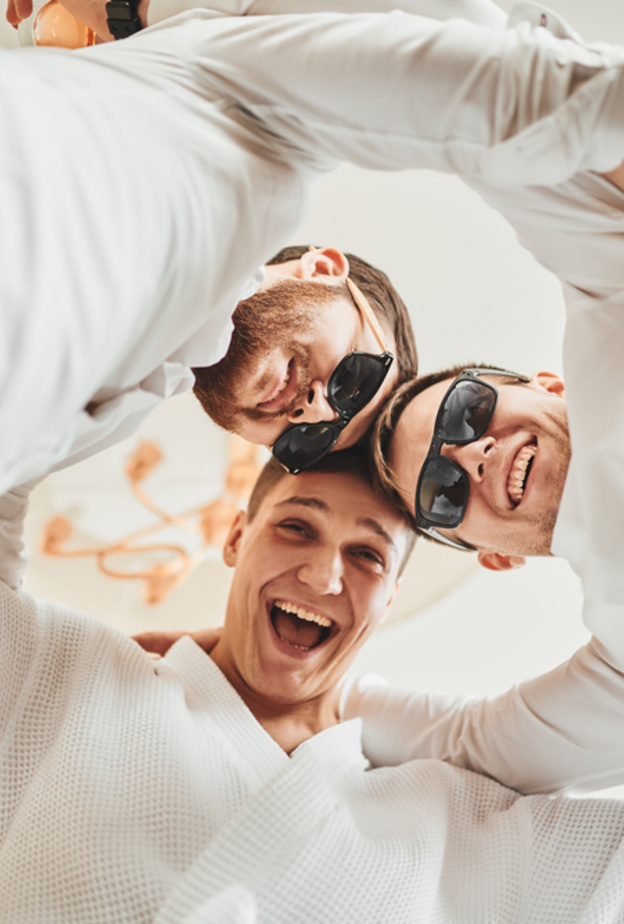 يجب أن يختار العريس مكان الحفل ليكون مرتاحا في هذه الليلة- shuterstock