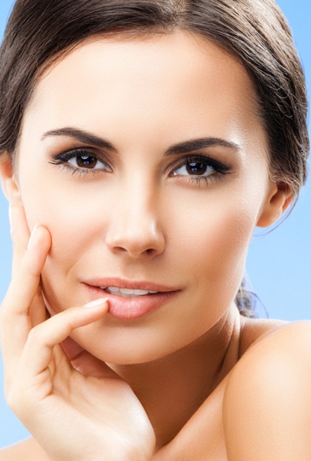 3 وصفات طبيعية من زيت البندق للعناية بالبشرة