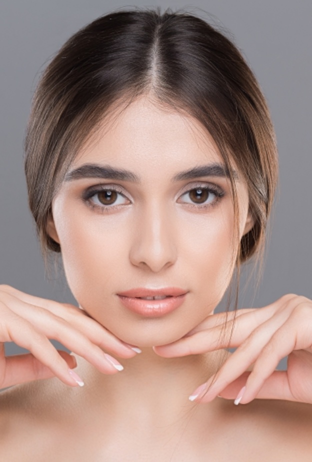 إزالة الذقن المزدوج بالليزر يساعد على التخلص من الدهون الموجودة في الذقن