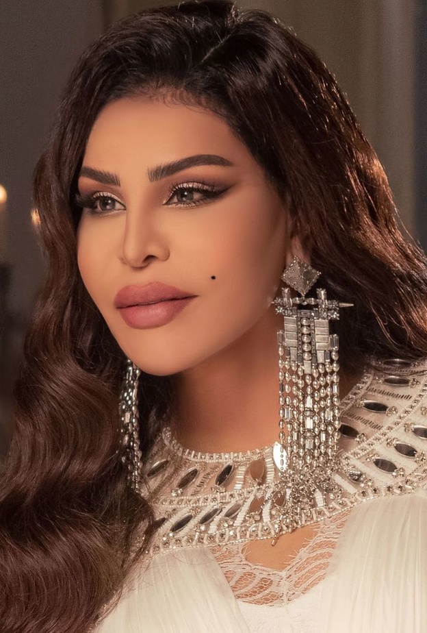 تسريحات مميزة للشعر المموج مستوحاة من اطلالات احلام الشامسي