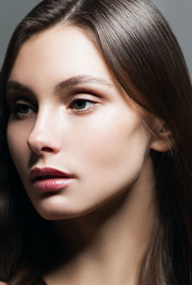 فوائد ماء الورد لتنعيم وترطيب الشعر وأفضل طرق إستخدامه