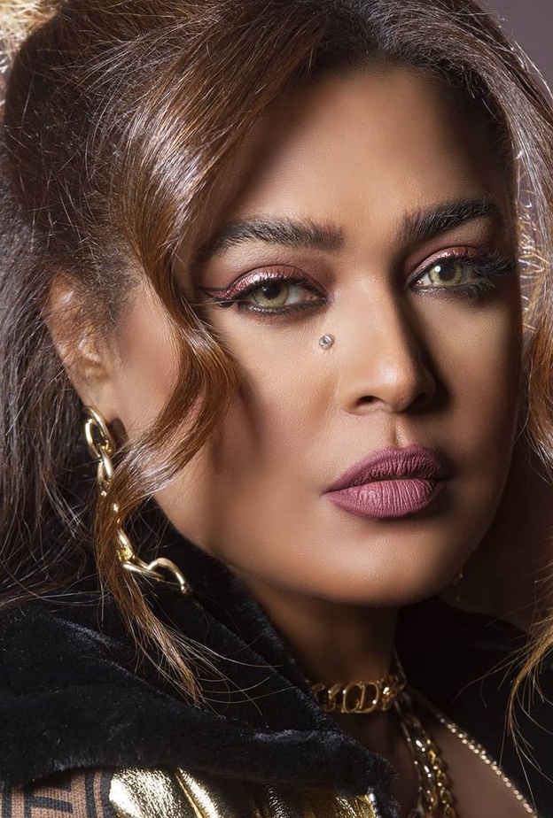 مكياج جذاب لصاحبات البشرة الداكنة من وحي الفنانة السعودية وعد