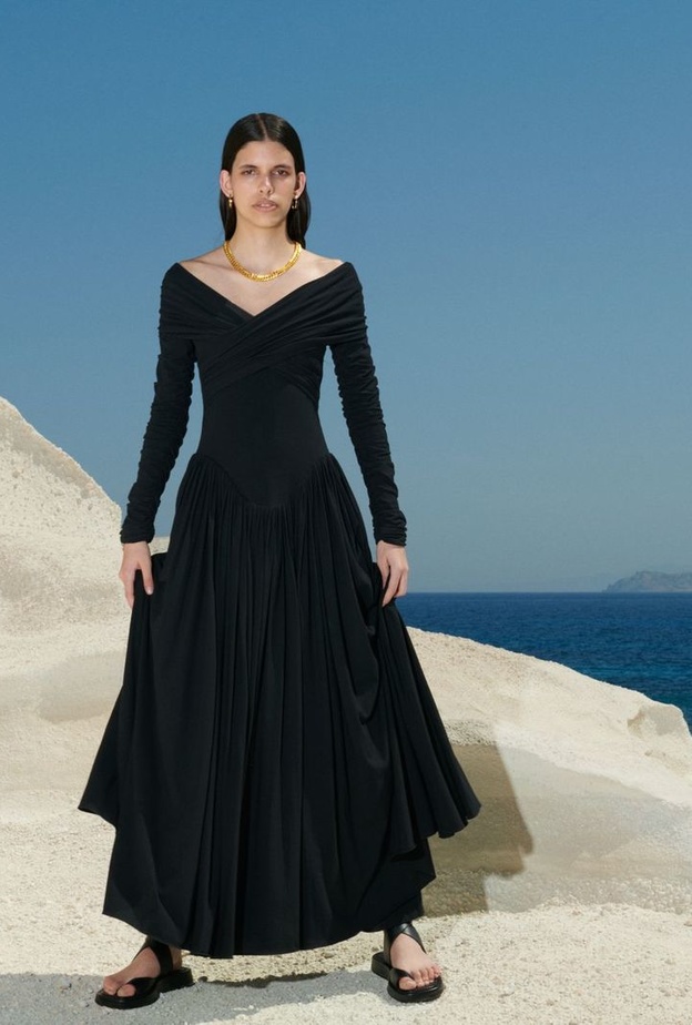 مودرن ريفيري.. تشكيلة هارڤي نيكلز دبي لخريف - شتاء 2021