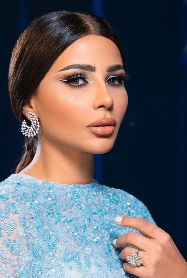 رسمات مكياج ملون بأسلوب النجمات لمناسبة اليوم الوطني السعودي الـ91