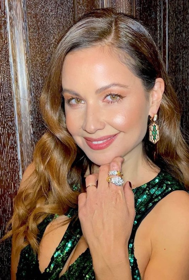 إطلالات جمالية ناعمة من ريا أبي راشد لمناسبة اليوم الوطني السعودي 91