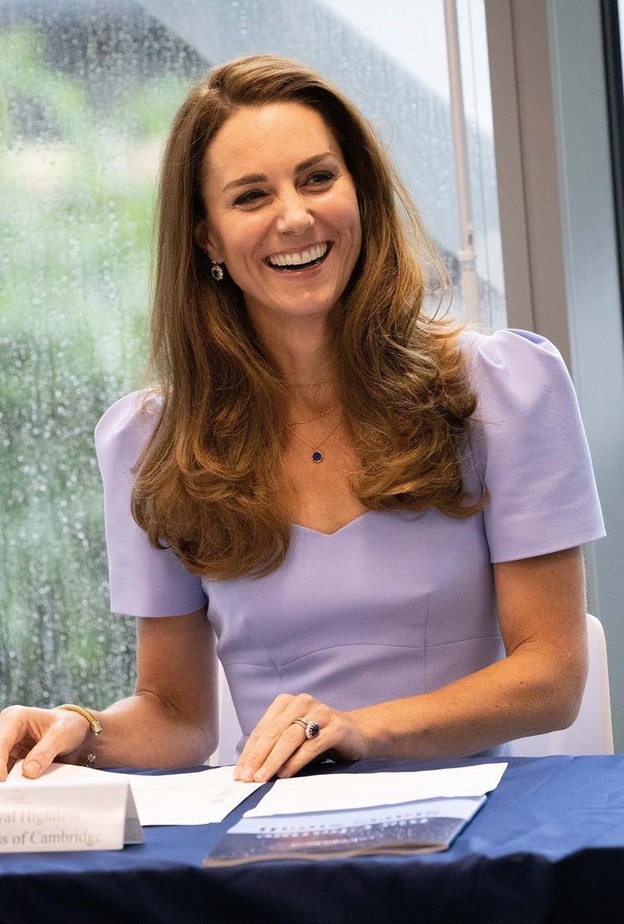 ما هي أسرار إطلالات سيدات العائلة المالكة البريطانية المشرقة؟