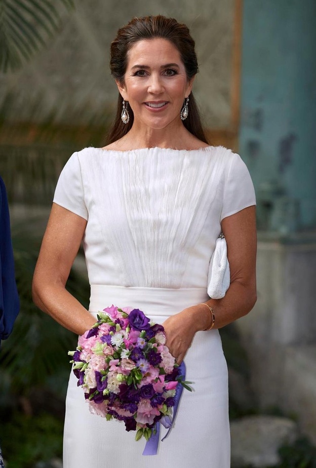 الأميرة ماري من الدنمارك تطل كالعروس