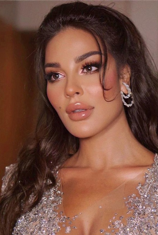 نادين نجيم المكياج البرونزي