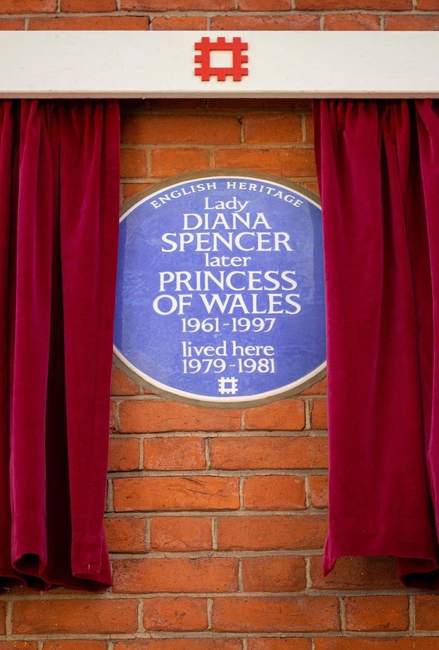 "هنا عاشت ديانا".. لافتة جديدة على شقة أميرة القلوب في لندن تكريما لها