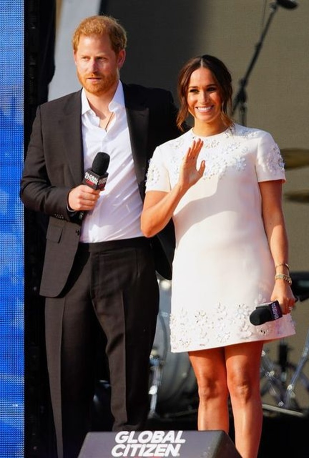 ميغان وهاري ينصحان متابعيهما بالابتعاد "لبعض الوقت" عن شاشات الهواتف والحاسوب