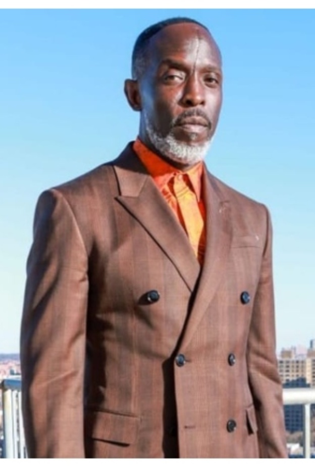 العثور على مايكل كينيث ويليامز ميتًا في شقته والشرطة تحقق في سبب الوفاة