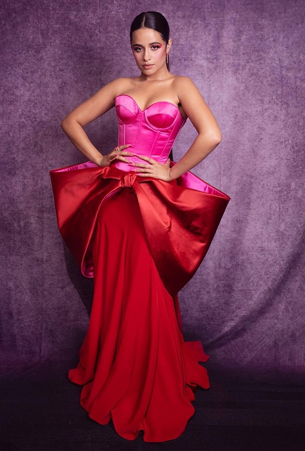 Camila Cabello تألقت بتصميم Alexis Mabile من مجموعة خريف وشتاء 2021