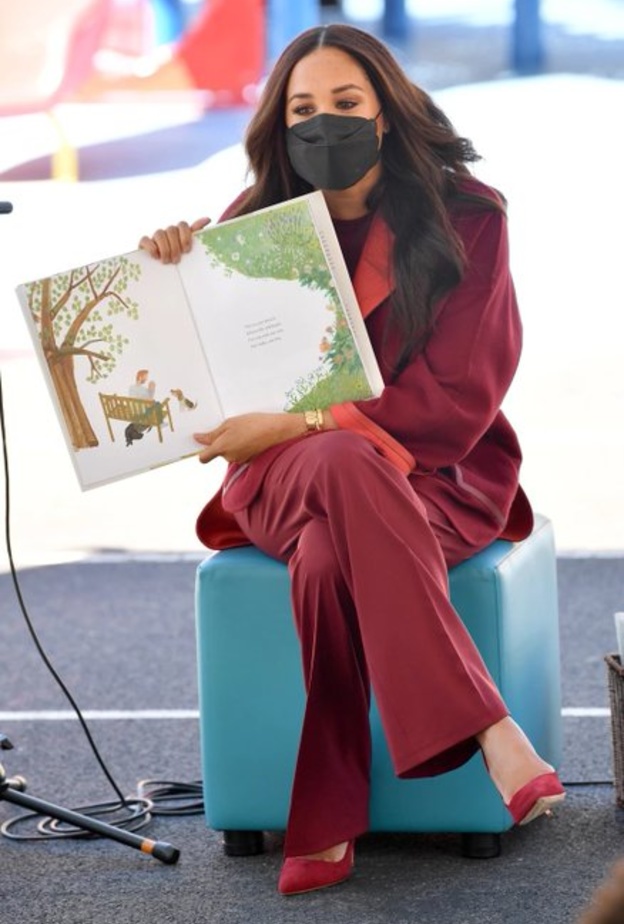 ميغان ماركل تقرأ كتابها The Bench لأطفال مدرسة هارلم بنيويورك