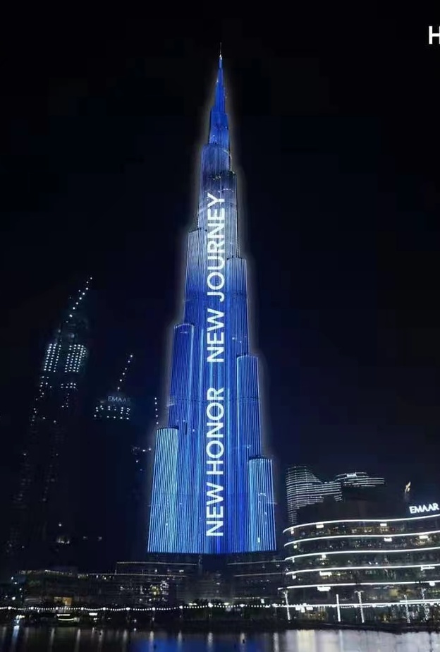 HONOR تُضيء برج خليفة في دبي إعلاناً لبدء رحلتها الجديدة!