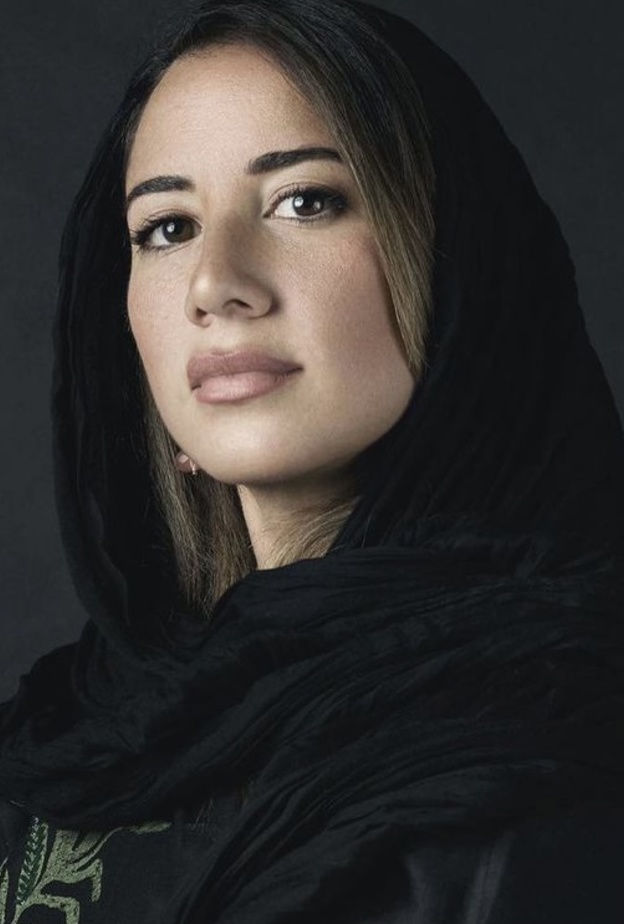 آية البكري الرئيس التنفيذي لـ بينالي الدرعية وقائدتها نحو النقلة النوعية لمنظومة الفن بالمملكة 