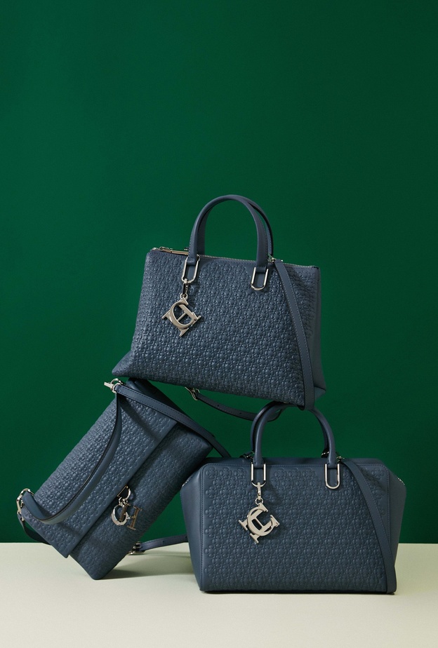 حصريًا لمجلة "هي"  CH Carolina Herrera تكشف عن مجموعتها الخاصة باليوم الوطني السعودي