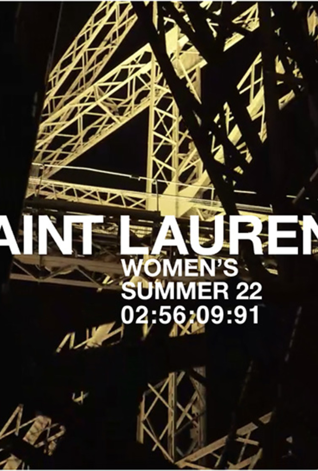 بث مباشر لعرض أزياء SAINT LAURENT من باريس لربيع صيف 2022