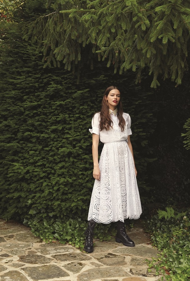 جلسة تصويرية خاصة ب"هي" بعنوان Roses Have Thorns