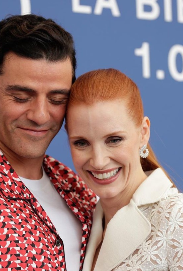 جيسيكا شاساتين وأوسكار إسحاق في مهرجان فينيسيا