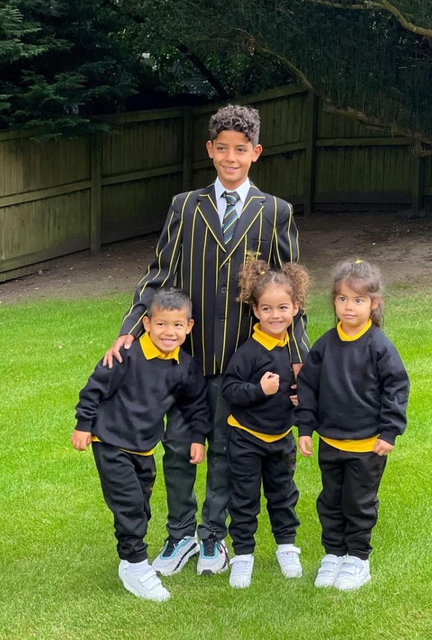 شاهد صور أبناء المشاهير في بداية عامهم الدراسي الجديد