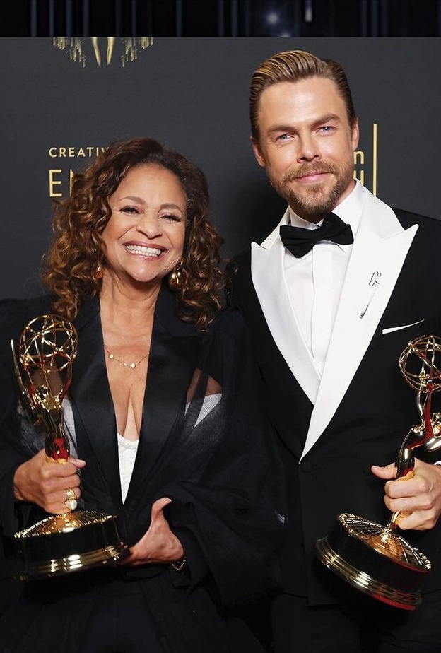 نتفليكس تتصدر قائمة الفائزين في حفل Emmy 2021