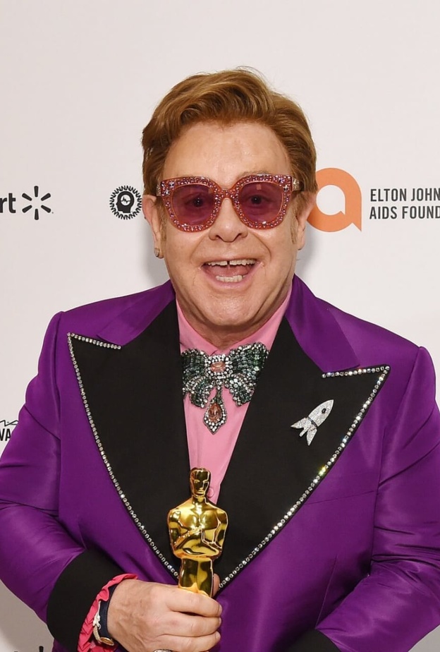 إلتون جون يخضع لعملية جراحية