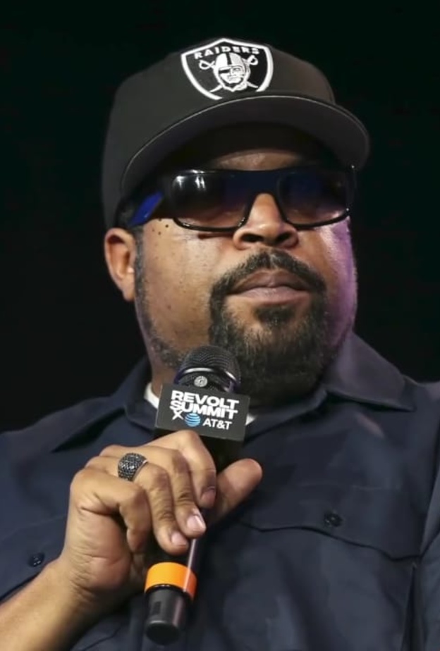 وفاة الممثل الكوميدي أنتوني جونسون عن عمر 55 عامًا