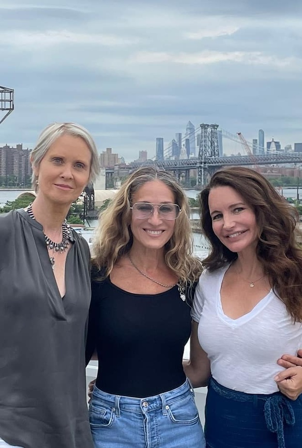 تفاصيل عن مسلسل "And Just Like That" وصور جديدة لأبطاله