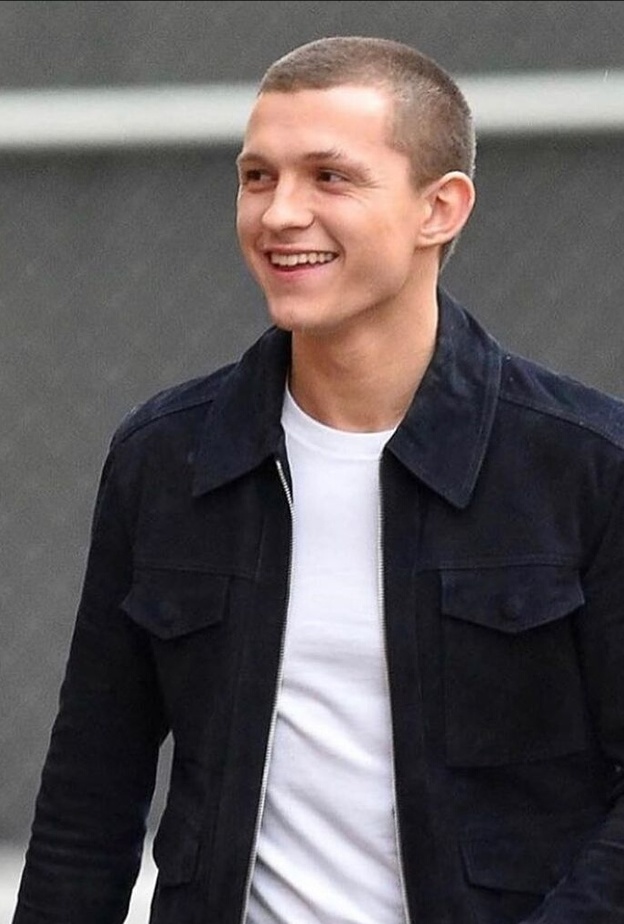 شاهد سرعة وخفة حركة توم هولاند أثناء التدريب في حلبة الملاكمة..بالفيديو