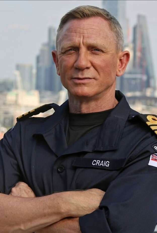 رسميًا.. دانيال كريج وجيمس بوند يحملان الآن نفس الرتبة في البحرية الملكية البريطانية