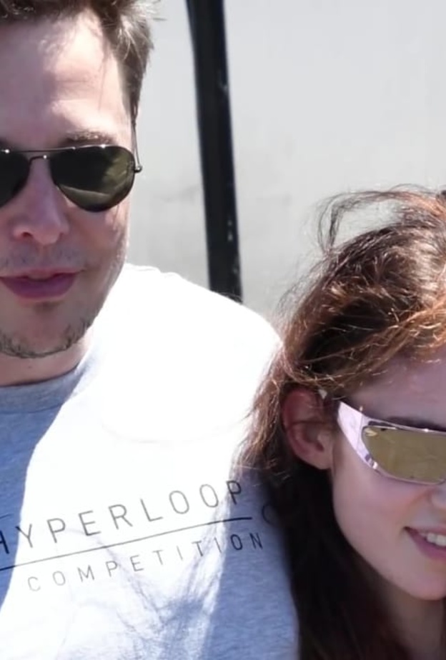 نفصال إيلون ماسك و غرايمس بعد 3 سنوات من المواعدة