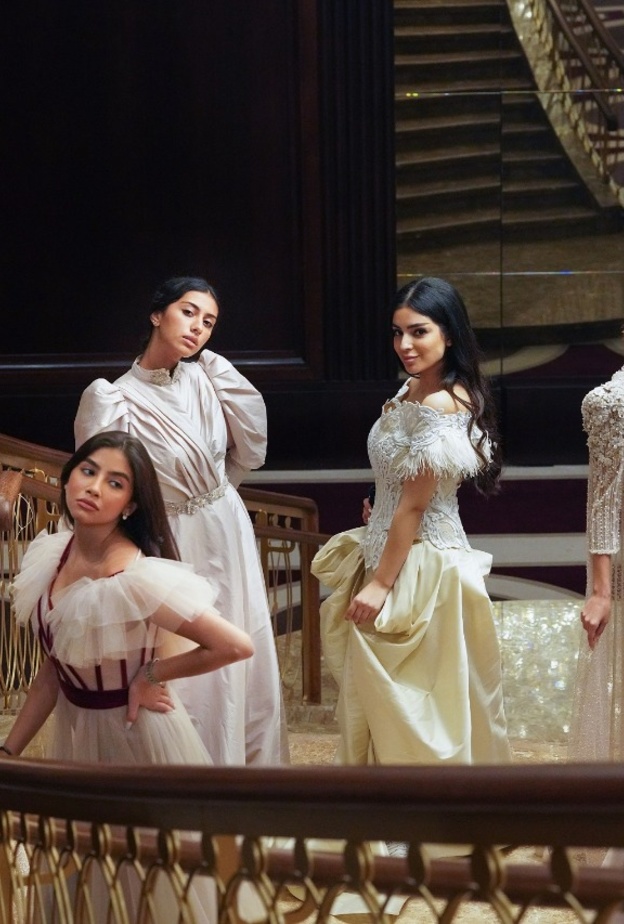 بتقنية " "Fashtology عرض أزياء المصممة السعودية هلا العيطة يخطف الأنظار في جدة