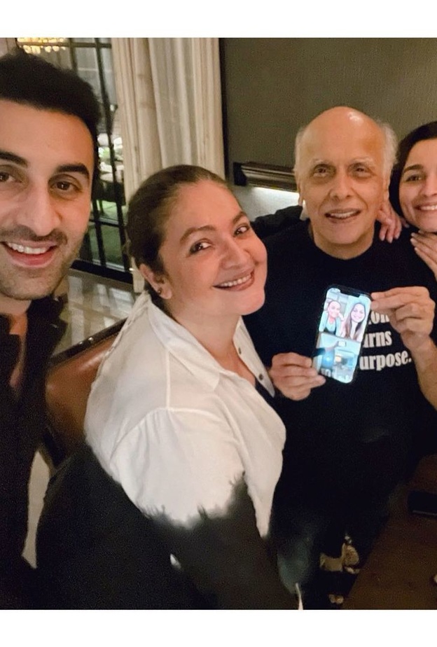 عليا بهات تحتفل بعيد ميلاد والدها بصحبة رانبير كابور