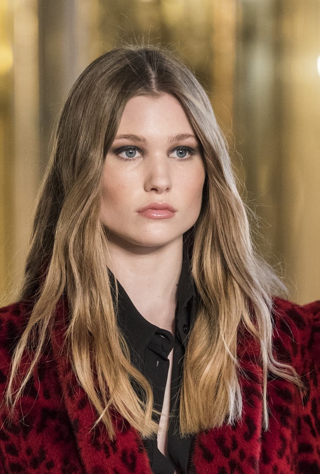 أهم خطوات العناية بالشعر وأبرز المستحضرات المطلوبة في خريف 2021