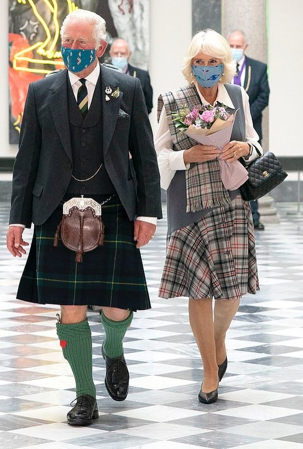 الأمير تشارلز وكاميلا دوقة كورنوال يفتتحان معرض أبردين الفني بعد تجديده