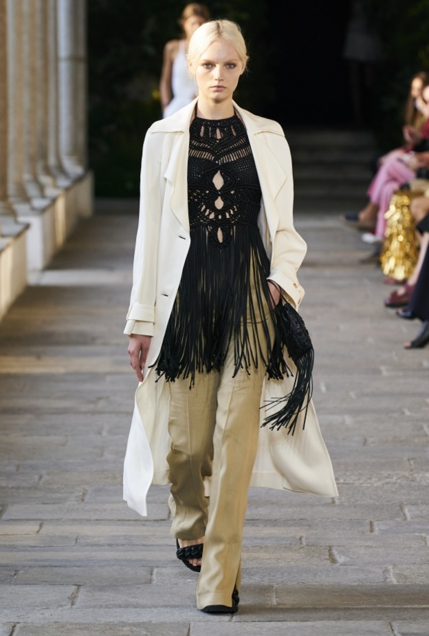 أبرز صيحات الموضة لربيع وصيف 2022 من أسبوع الموضة في ميلانو 
