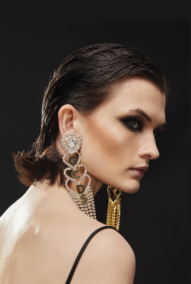 خطوات مكياج سموكي قوي لمناسباتك الراقية هذا الموسم