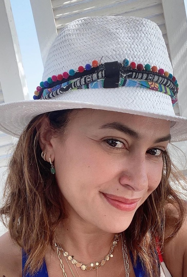 احدث اطلالة لهند صبري بدون مكياج على البحر