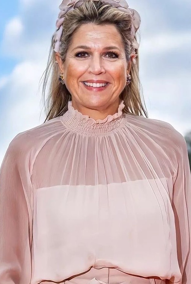 ملكة هولندا تزيح الستار عن الكومبيوتر الوطني الخارق الجديد في حديقة العلوم في أمستردام