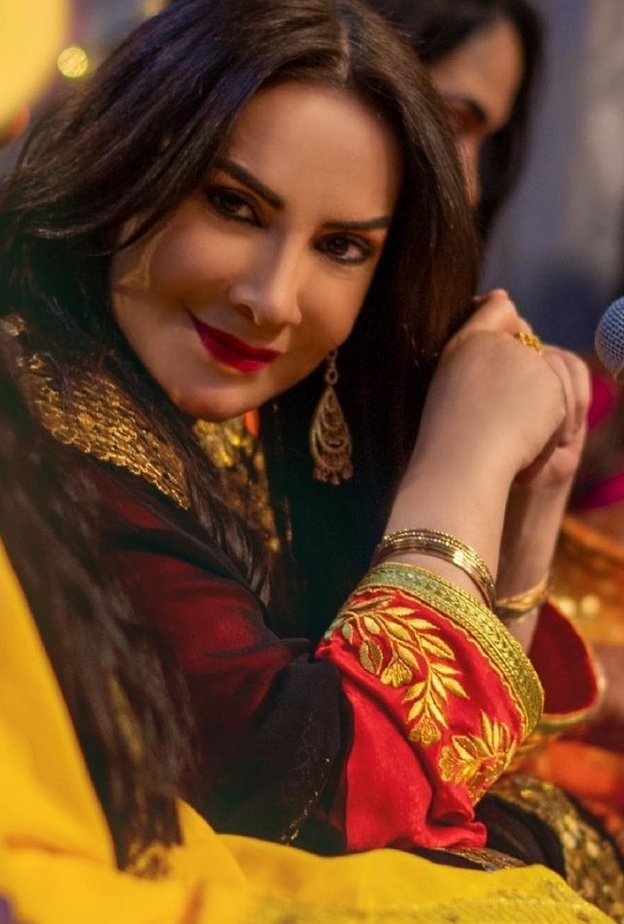 هدى حسين في مسلسل كف ودفوف