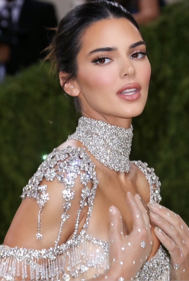 خلف جرأة كيندال جينر... إطلالات خريفية أنيقة وعصرية 