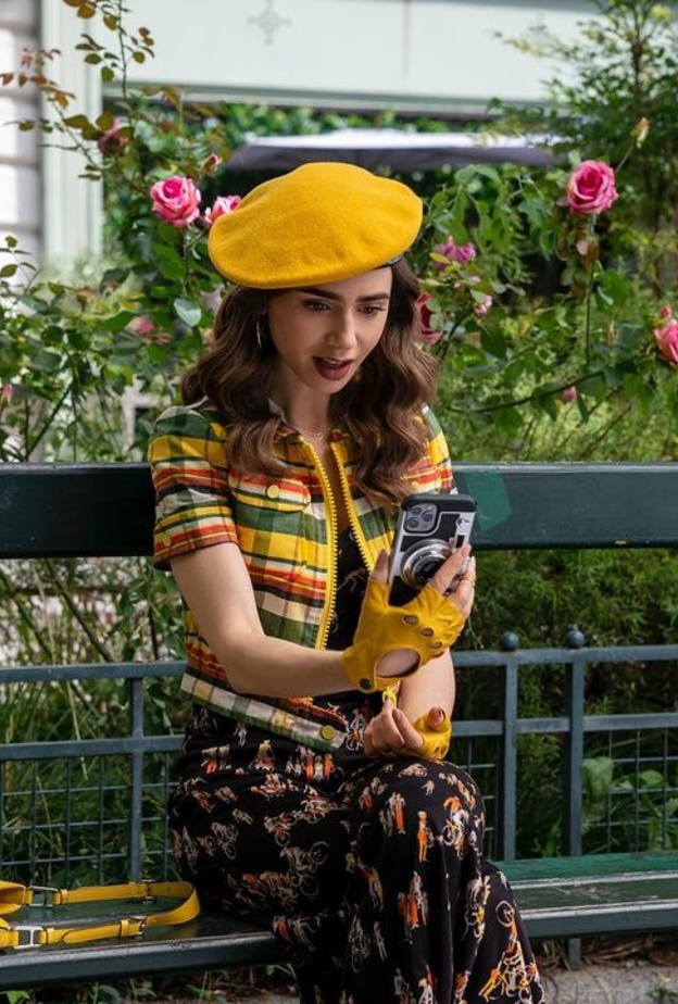 ليلي كولينز في مسلسل ايميلي في باريس