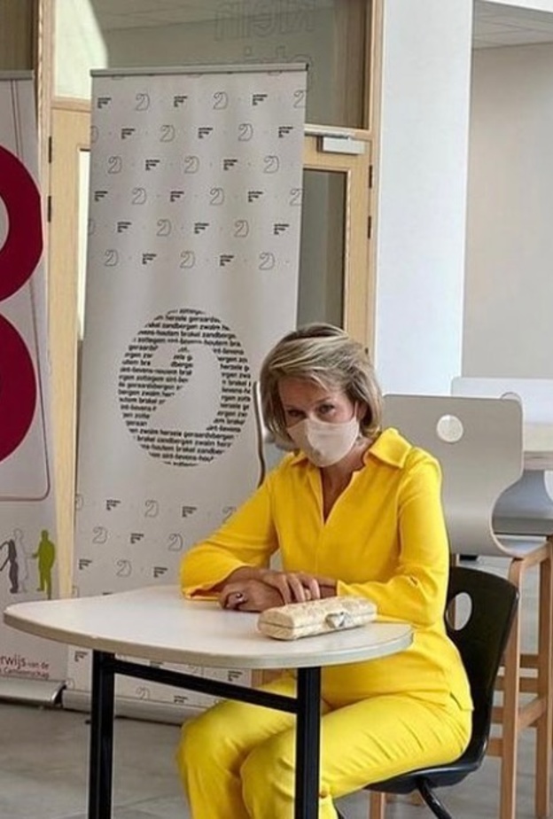 الملكة ماتيلد تزور مدرسة ابتدائية في أحدث مهماتها الرسمية