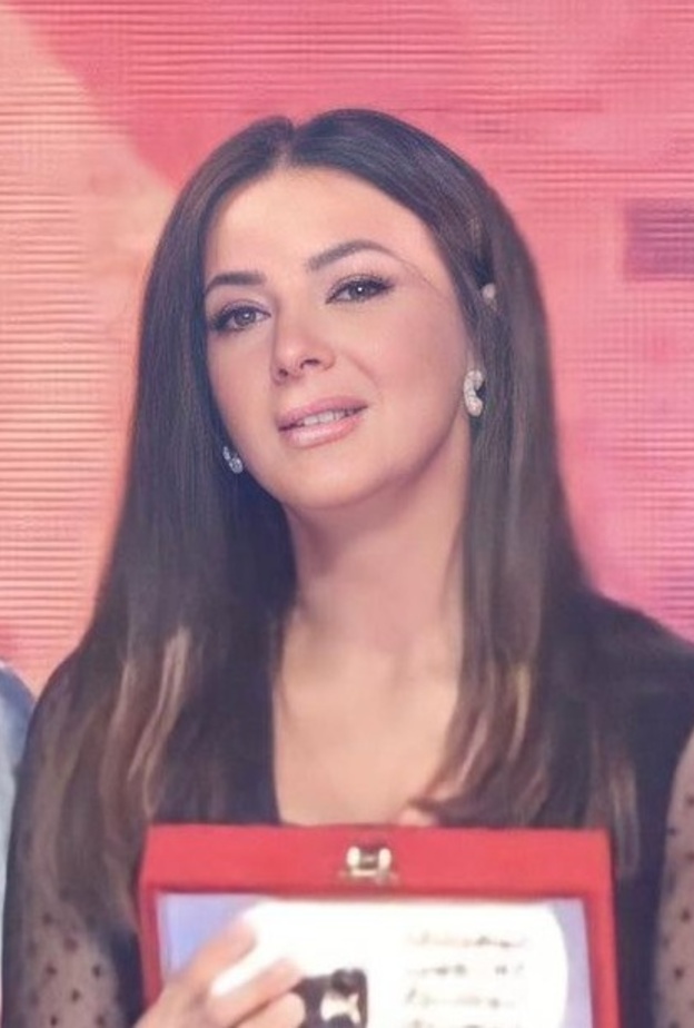  دنيا سمير غانم بإطلالة جمالية ناعمة بأول ظهور لها في حفل تكريم والديها